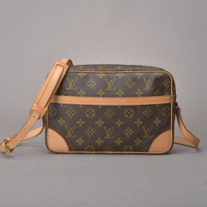 050927 205 0 LOUIS VUITTON Multicle 4 Key Case M64056 Mahina Magnolia