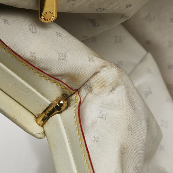 1 0140895 7 Louis Vuitton PM Bron Suhari Handbag White