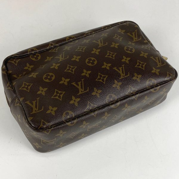 1000063735412 12 Louis Vuitton Truth Toilette Makeup Cosmetics Canvas Brown