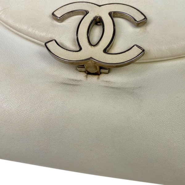 1000067080600 16 CHANEL Cocomark Chain Shoulder Bag White