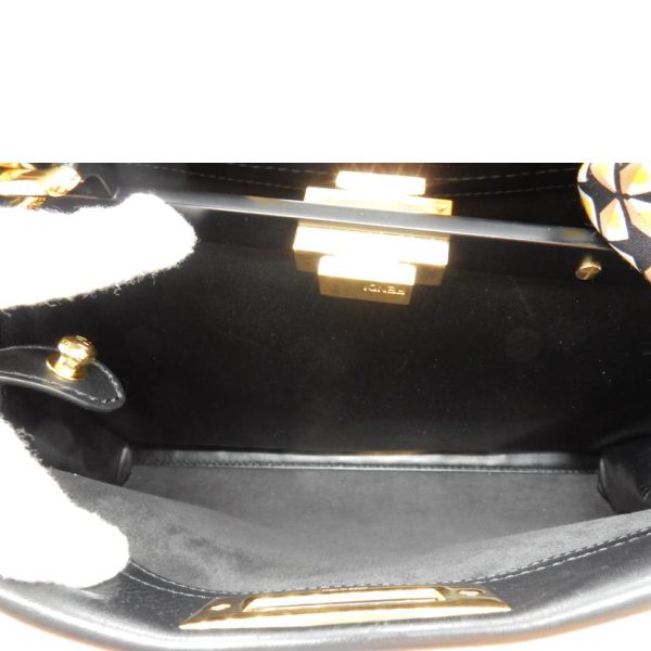 10933 6 Fendi Peekaboo Medium Black