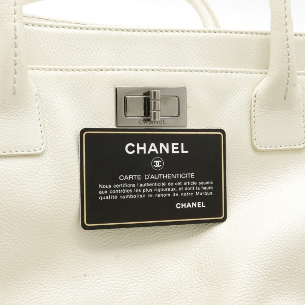 12270441 8 Chanel 255 Executive Tote Bag Turnlock Hardware White Silver