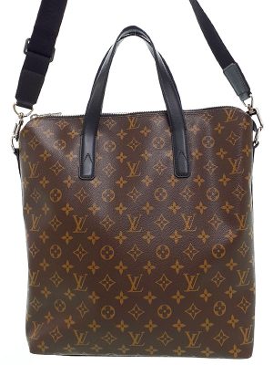 1924101600015 Louis Vuitton On the Go PM Bag Tourterelle Crème