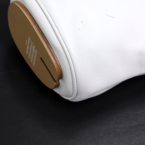 200008882019 11 Maison Margiela Tabi Bucket Shoulder Bag White