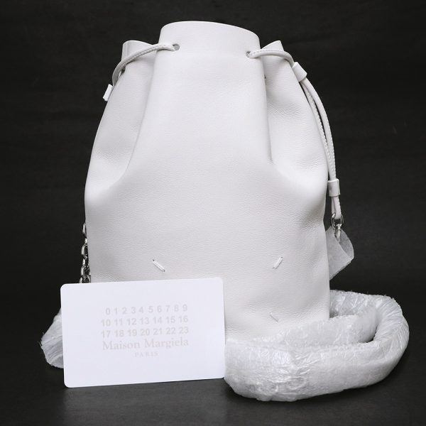 200008882019 2 Maison Margiela Tabi Bucket Shoulder Bag White