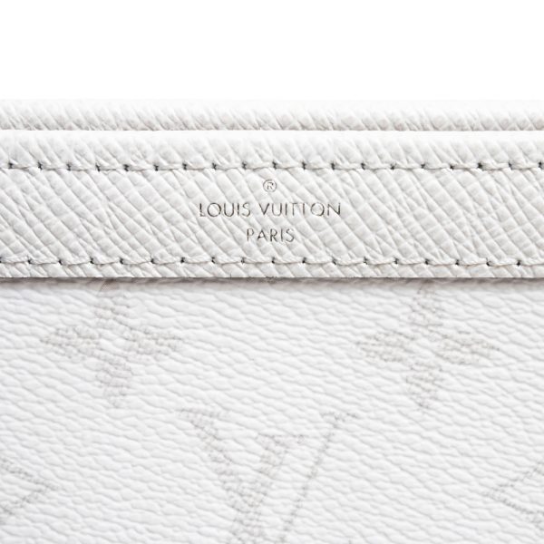 200010195019 9 LOUIS VUITTON Taigarama Gaston Wearable Wallet Crossbody White