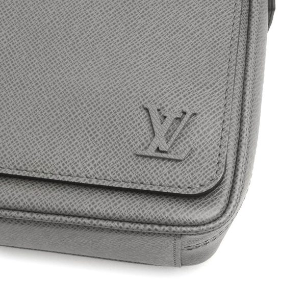200012897019 10 Louis Vuitton District PM NV3 Messenger Taiga Leather Glacier Silver