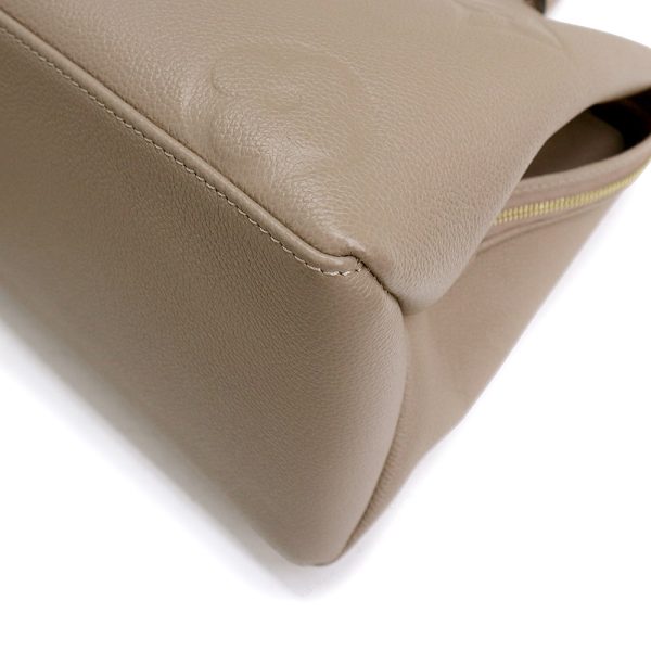 200013023019 10 Louis Vuitton Grand Palais Monogram Shoulder Handbag Tourtrail Beige