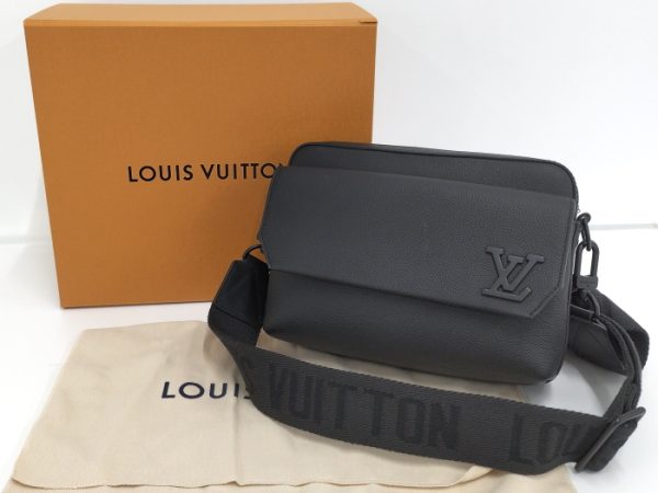 oplus 256 Louis Vuitton Aerogram Fastline Messenger Shoulder Bag Black