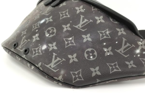 oplus 256 Louis Vuitton Discovery Bum Bag Body Bag Monogram Galaxy Black