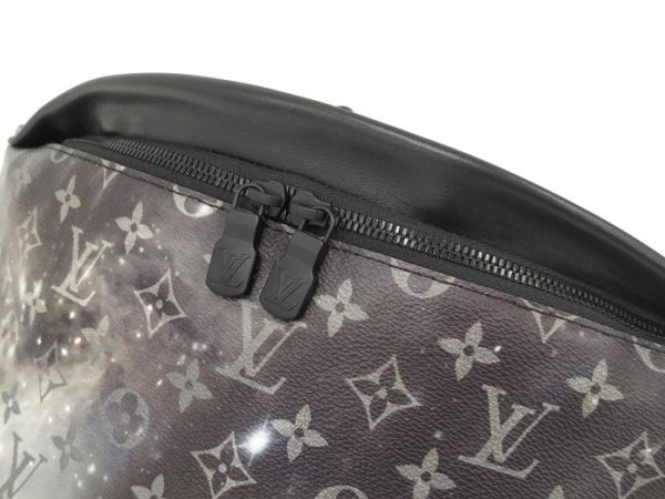 oplus 256 Louis Vuitton Discovery Bum Bag Body Bag Monogram Galaxy Black