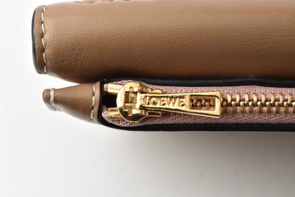 201229 12 lo 6 Loewe Handbag Amazona 28 Leather Cream