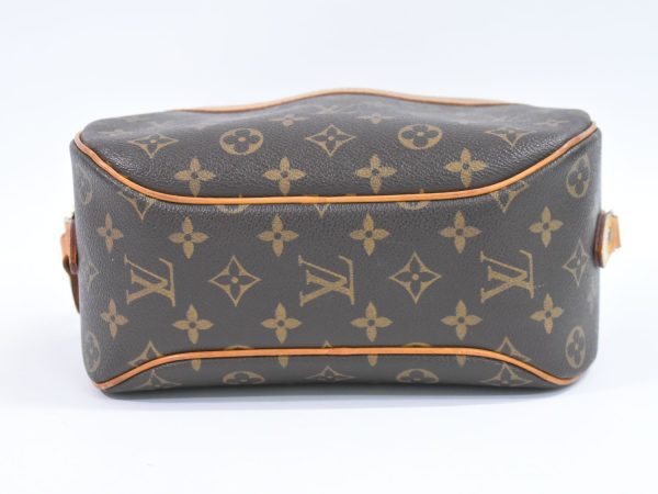 2100020000002590 3 Louis Vuitton LV Blois Shoulder Bag Pochette Brown