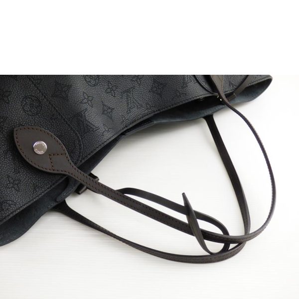 21949 4 Louis Vutton MM Monogram Mahina Bag Black