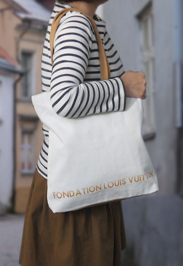 22256756 Fondation Louis Vuitton Tote Bag