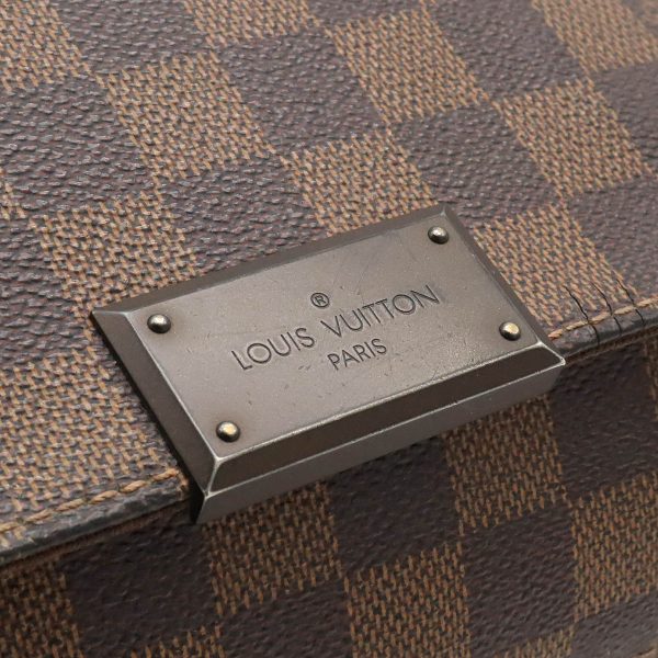 22371140 8 LOUIS VUITTON Damier District PM Crossbody Shoulder Bag