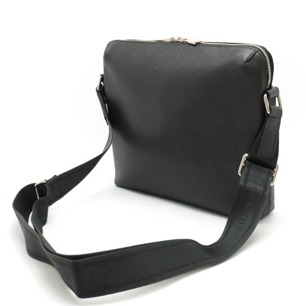 22401174 2 LOUIS VUITTONTaiga Grigori Messenger Crossbody Shoulder Bag Ardoise Black