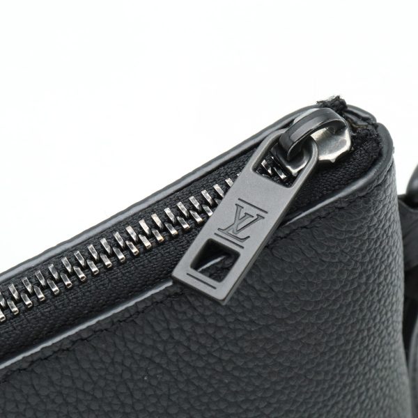 22430153 7 LOUIS VUITTON Aerogram Pochette IPAD Clutch Bag Black