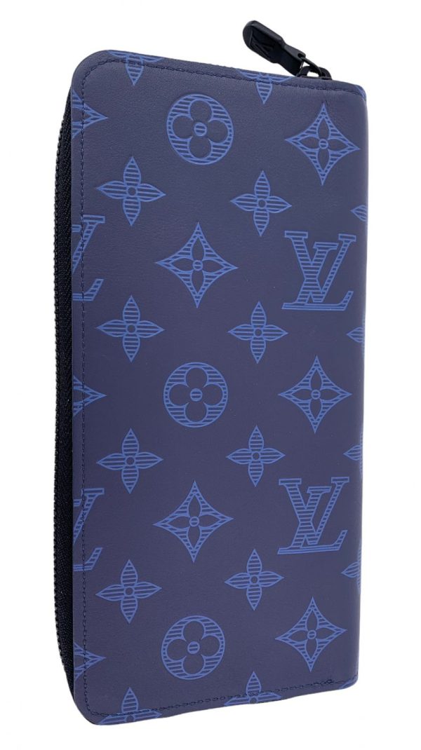 23037378 02 Louis Vuitton Vertical Long Wallet