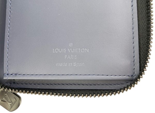 23037378 09 Louis Vuitton Vertical Long Wallet