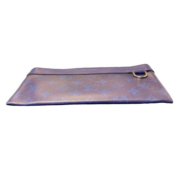 23045710 06 Louis Vuitton Pochette Discovery Taigarama Clutch