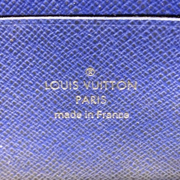 23045710 08 Louis Vuitton Pochette Discovery Taigarama Clutch