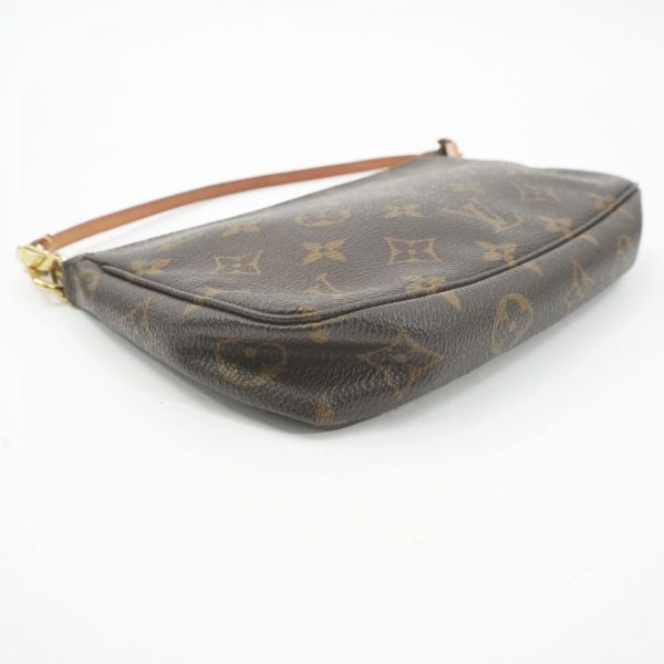 23100609 09 Louis Vuitton Pochette Accessoire Monogram