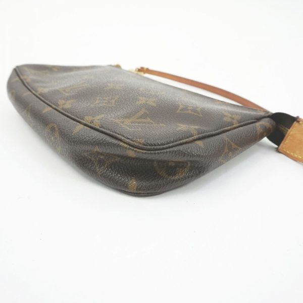 23100609 10 Louis Vuitton Pochette Accessoire Monogram