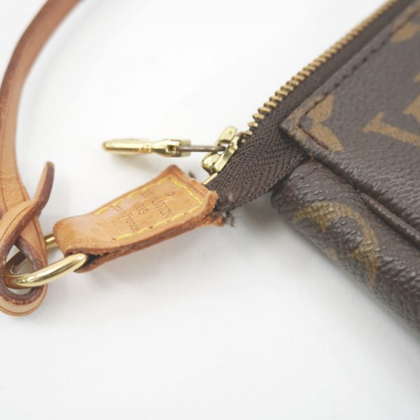 23100609 14 Louis Vuitton Pochette Accessoire Monogram