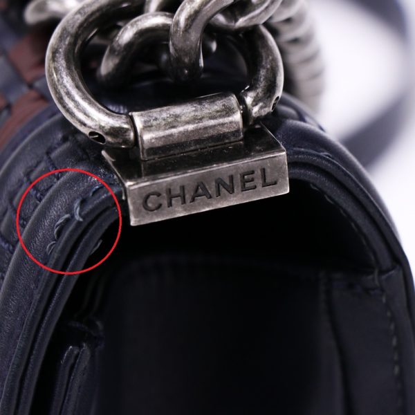 24 0732 08 Chanel Boy Shoulder Bag Navy