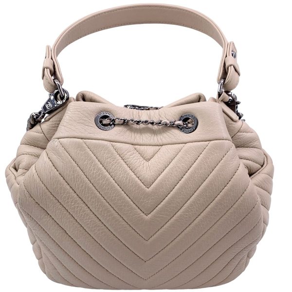 24005395 03 CHANEL Chevron Low String Bag Beige Silver