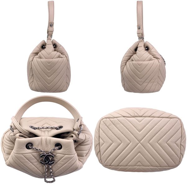 24005395 04 CHANEL Chevron Low String Bag Beige Silver