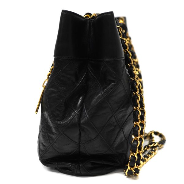 24033183 Chanel Chain Tote Bag Lambskin