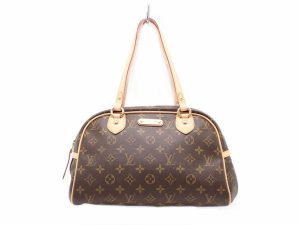 2425tkno26 01 Louis Vuitton Pochette Accessoire Makeup Makeup Bag in Bag Accessory Pouch Damier Azur White