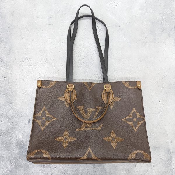 295 18 Louis Vuitton On The Go MM Monogram Shoulder Bag Brown