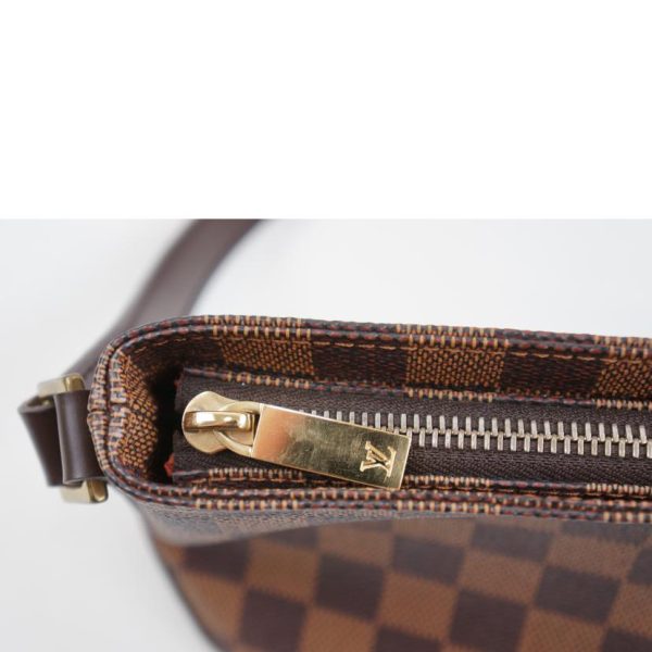 32681 6 Louis Vuitton Trotter Damier