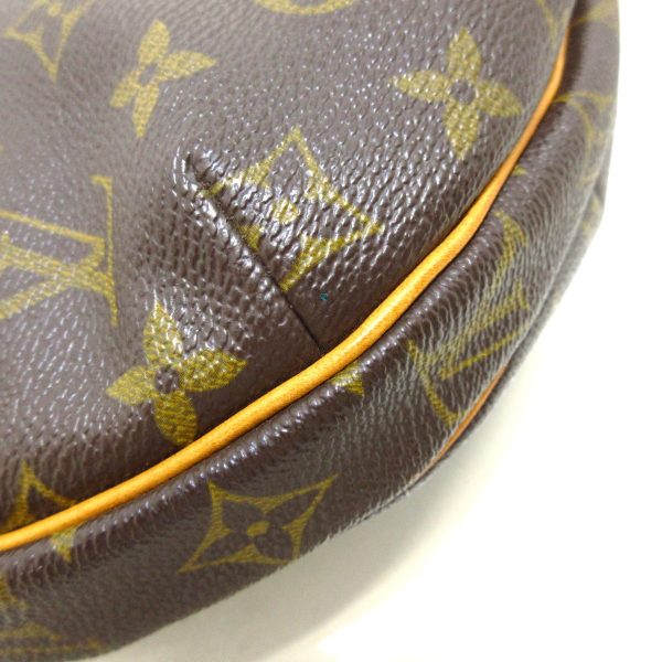 37894189 5 Louis Vuitton Croissant MM Shoulder Bag Monogram