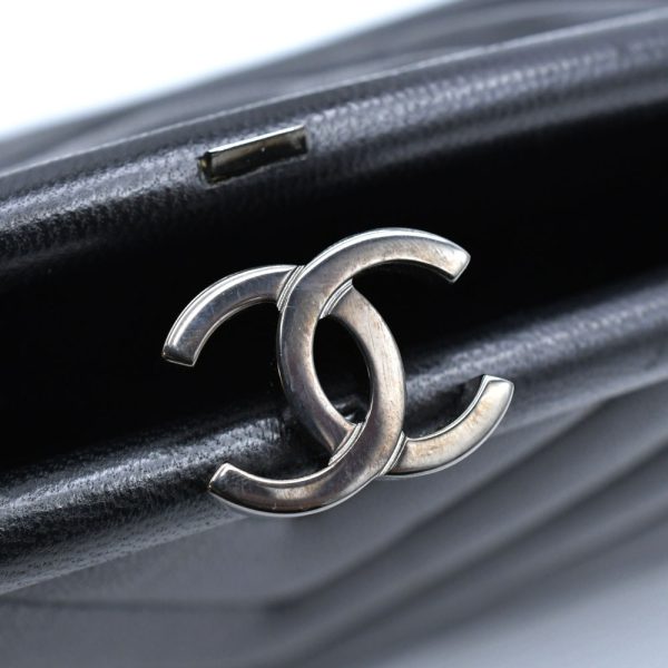 4023e130019 8 Chanel Clutch Bag Lambskin Black