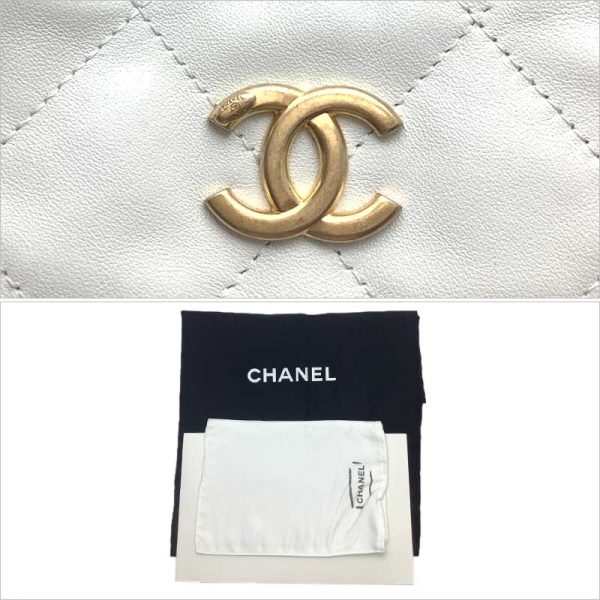 40829005 6 Chanel Hobo Bag Calfskin Matelasse Antique Hardware Gold White