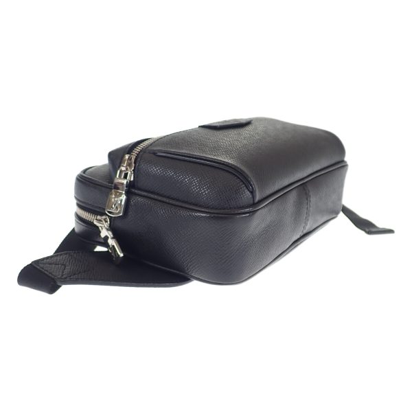 441868 04 LOUIS VUITTON Outdoor Bum Body Bag Noir Black