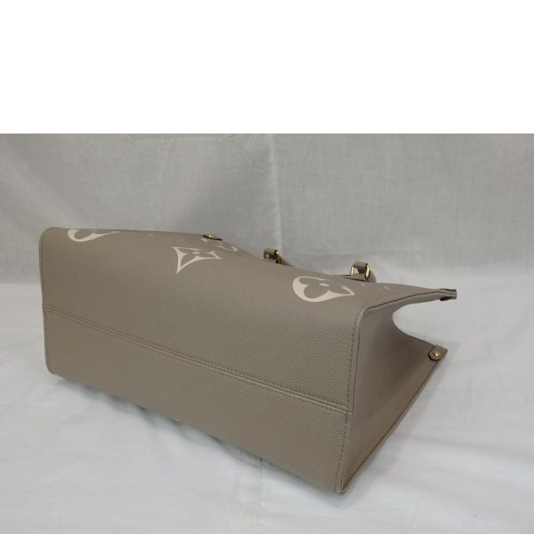 49985 4 Louis Vuitton On the Go MM Turtleneck Handbag Crème