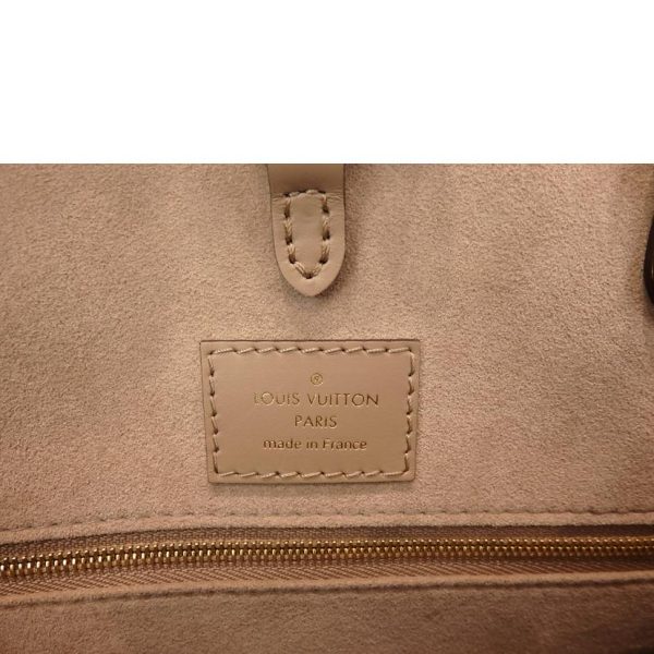 49985 8 Louis Vuitton On the Go MM Turtleneck Handbag Crème