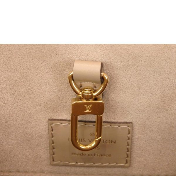 49985 9 Louis Vuitton On the Go MM Turtleneck Handbag Crème