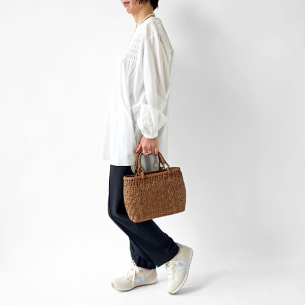 6 Kagoya Wild Grape Small White Leather Basket Bag Brown