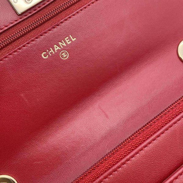 9107199 07 Chanel Chain Wallet Matelasse Lambskin Red