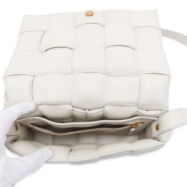 9606180 05 Bottega Veneta Padded Cassette Maxi Intrecciato Shoulder Bag White