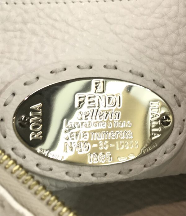 a170514003 4 Fendi Leather Shoulder Bag White