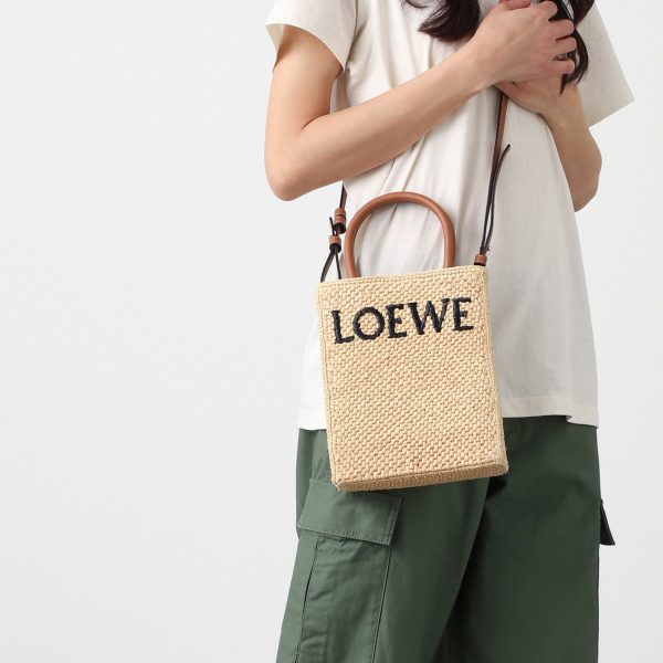 a563s30x0501 Loewe A5 Tote Bag Beige