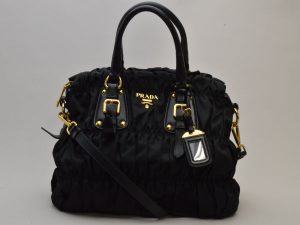 f ya558 Louis Vuitton Capucines GM Taurillon Shoulder Bag Black