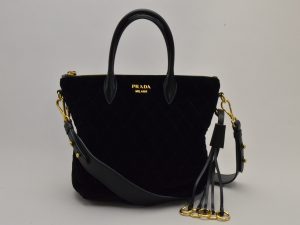 f ya599 Louis Vuitton Monogram Alma Handbag